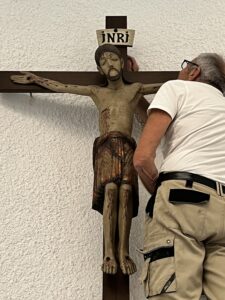 Restauration Hüttner Kreuz beendet